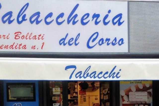 La "n.1" � in corso Vittorio Emanuele: tra lotto e sigarette, la storia delle tabaccherie baresi